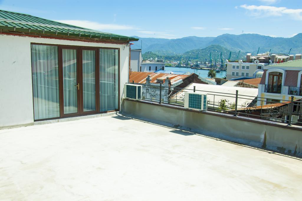 Guest House Gantiadi Batoumi Extérieur photo